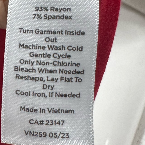 Talbots Size LP red dress top with three sparkly buttons by neckline - Picture 4 of 4